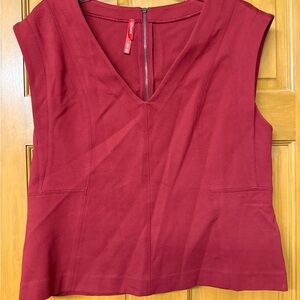 SPANX the perfect v- neck seamed top